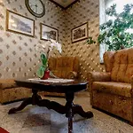 Alfred فندق كارلوفي فاري