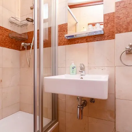 Alfred Hotel 3*