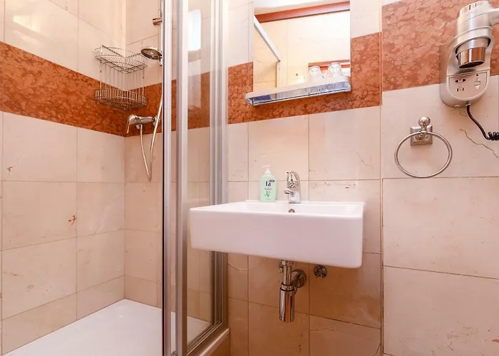Alfred Hotell 3*