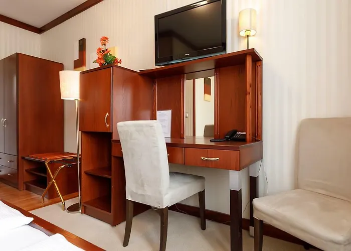 Alfred Hotell 3*